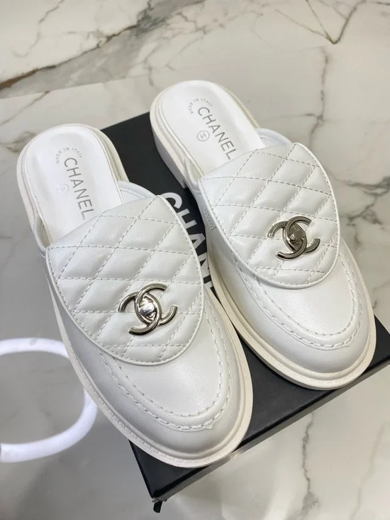 CHANEL Quilted Turnlock Logo Mule Slip-On Lambskin Slide Sandals Women's Size 39 - Picture 4 of 15